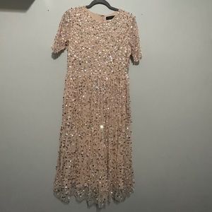 Angel Eye Short Sleeve Sequin Midi Dress